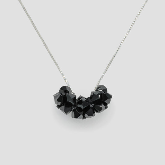 Noir jais . Collier