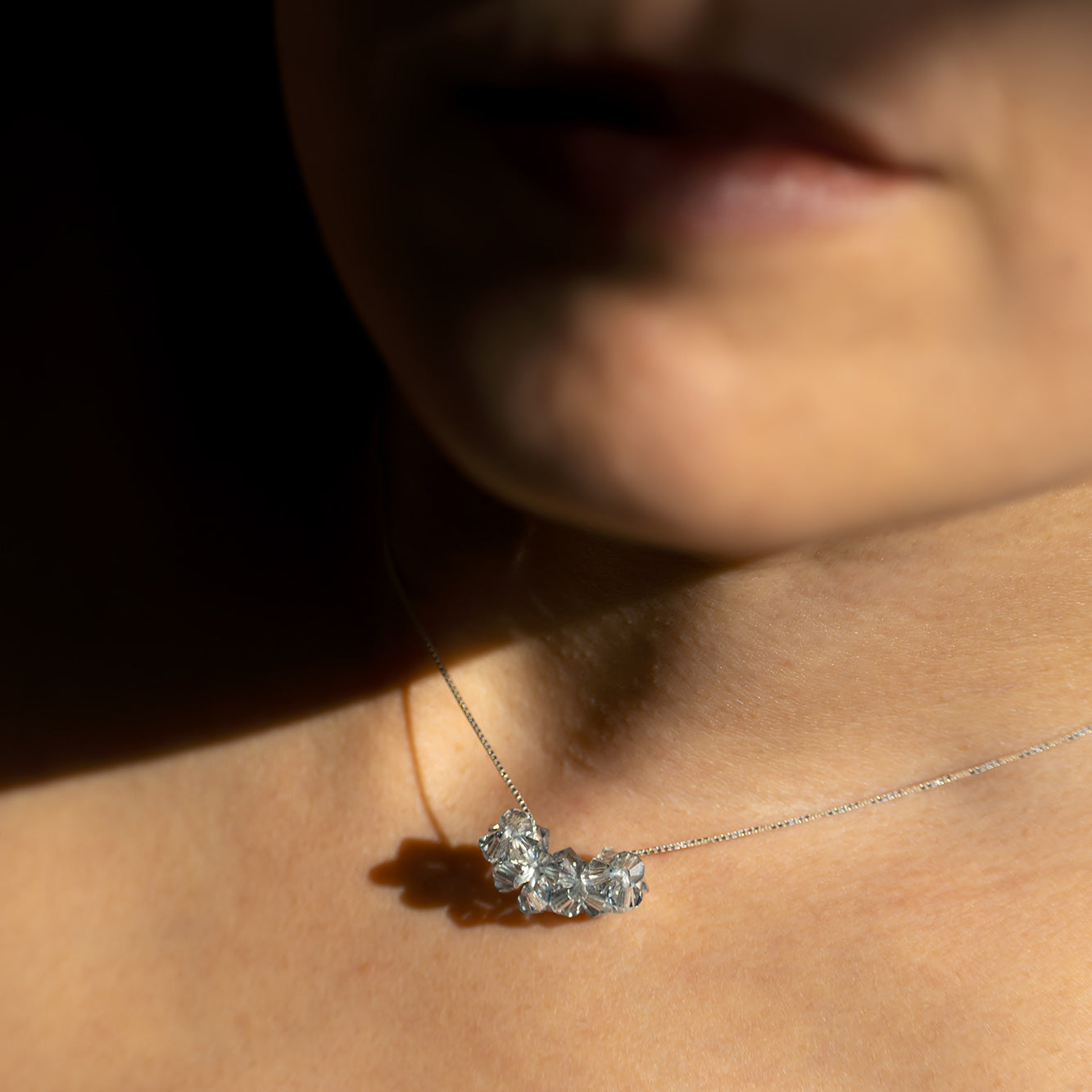 3. Bleu cristal . Collier